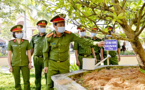 Trại giam Cái Tàu ra quân trồng trên 10.000 cây xanh